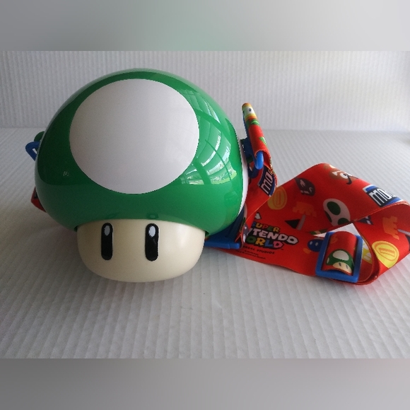 Super Mario Green Power Up Mushroom Sipper Cup Super Nintendo World - Picture 1 of 11